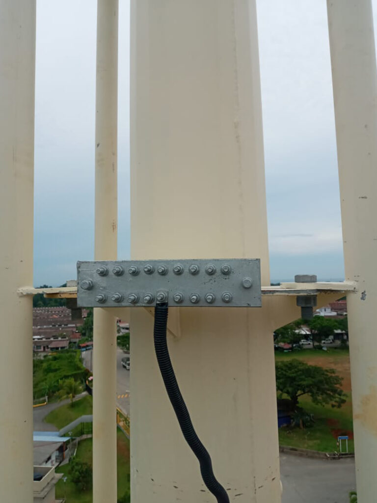 Maxtel Lamp Pole 34